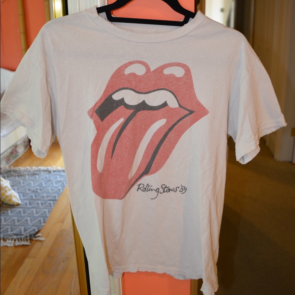 Graphic tee shirt